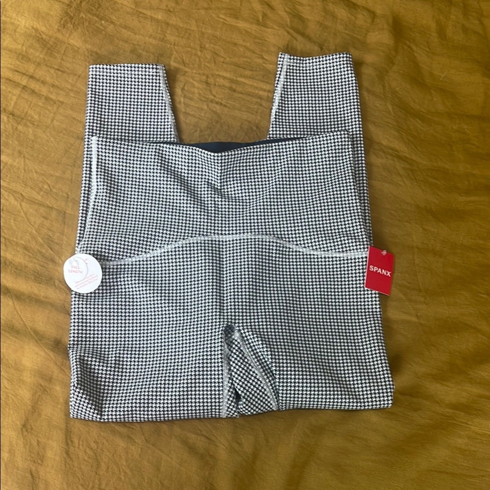 SPANX Booty Boost Full Length Houndstooth Leggings